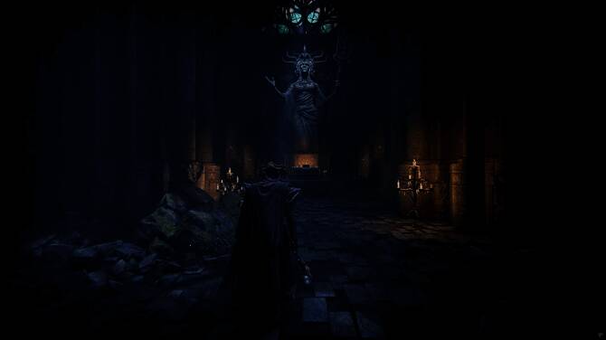 游戏中主角行走在落叶纷飞的森林小径上，远处是破败的石制教堂残骸