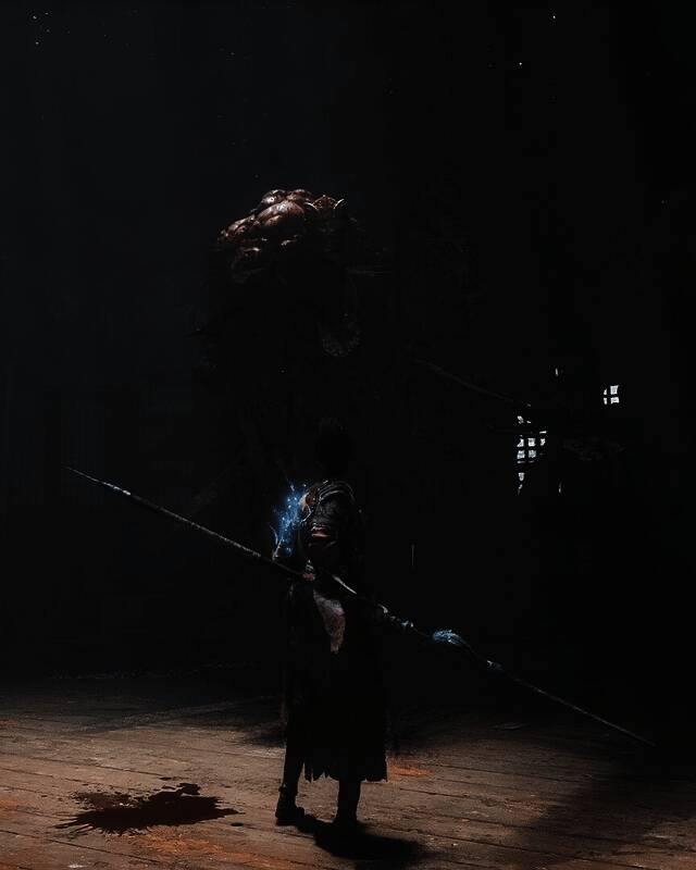 角色装备系统界面展示武器改造选项