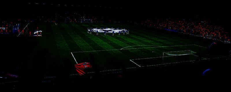 EA SPORTS FC 26预购奖励展示图，包含92+超级巨星卡面和各类消耗品图标