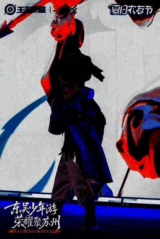 新英雄孙权coser身着苏绣定制服饰亮相舞台，细节精致展现非遗魅力