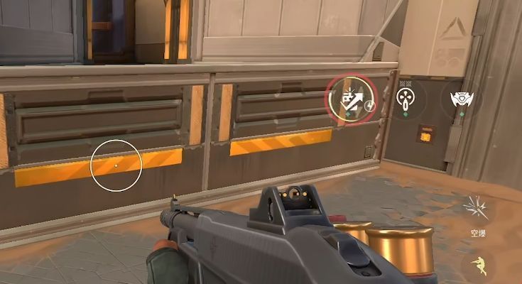 玩家在训练场练习急停射击，准心稳定对准靶心，界面显示命中反馈