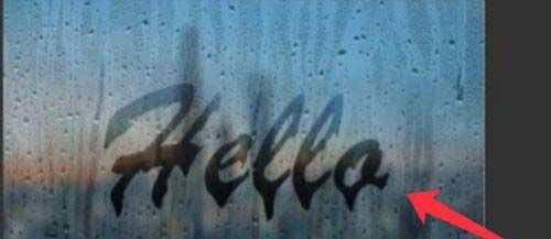 最终完成效果，文字下半部分透明度降低，整体宛如浮现在雾气玻璃上