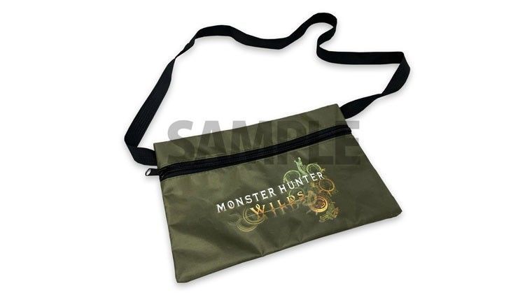 《怪物猎人：荒野》限定主题布袋包实物图，印有猎人徽记与荒野生态图案