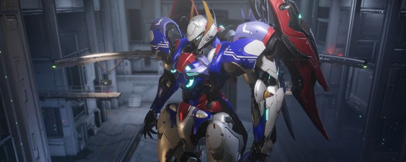 《解限机》中飞景机甲采用命运高达风格涂装的3D展示图，机身以蓝灰与红金为主色调，搭配黑色线条勾勒，整体视觉冲击力强，科技感十足