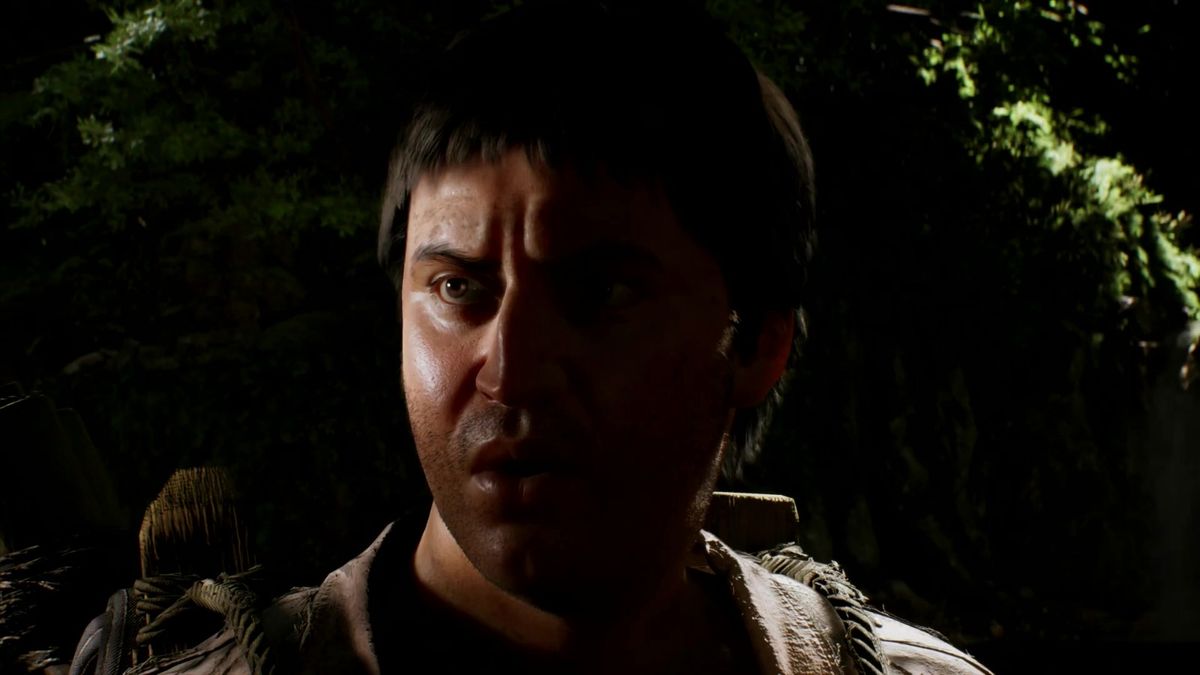 夜晚营地场景，火光映照琼斯沉思的脸庞，远处丛林漆黑一片