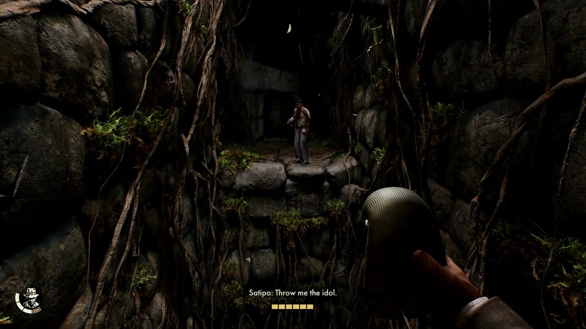 古老祭坛上摆放着神秘圆环装置，周围环绕符文石柱