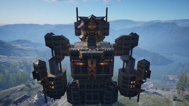 玩家搭建的变形金刚头部与上半身，采用深色木材突出机械质感