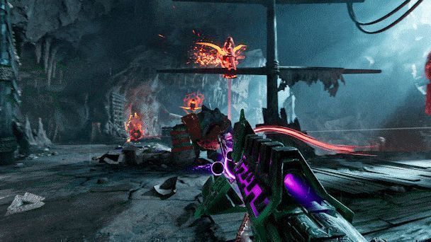 潜水头盔视角下，一条机械改造的巨型鮟鱇鱼缓缓游过，口中悬挂着闪烁的能量核心