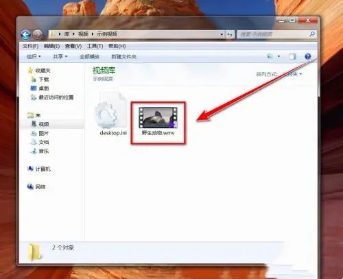 视频正在KMPlayer Plus中播放的画面，时间轴清晰可见，底部控制栏完整显示