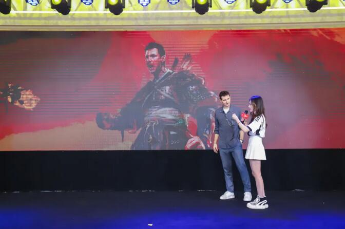 玩家社区截图，展示海外玩家对三国版本的积极评价与点赞评论