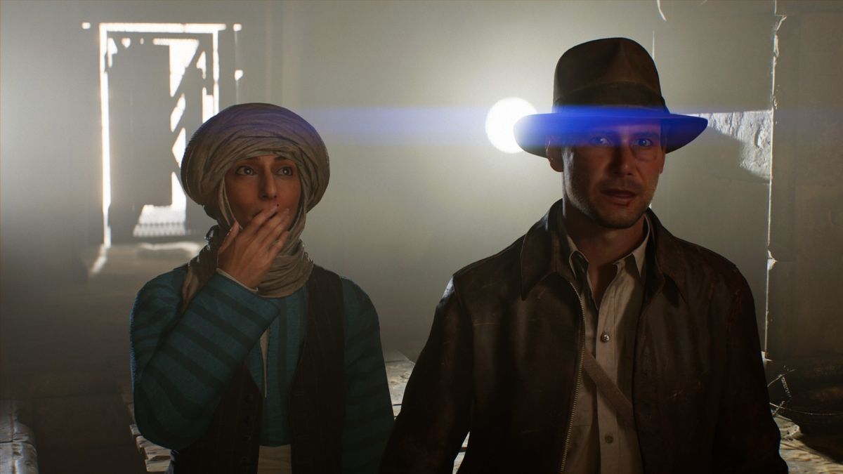 角色在昏暗密室中点燃火把，墙壁浮现出隐藏壁画，营造出探索发现的惊喜感