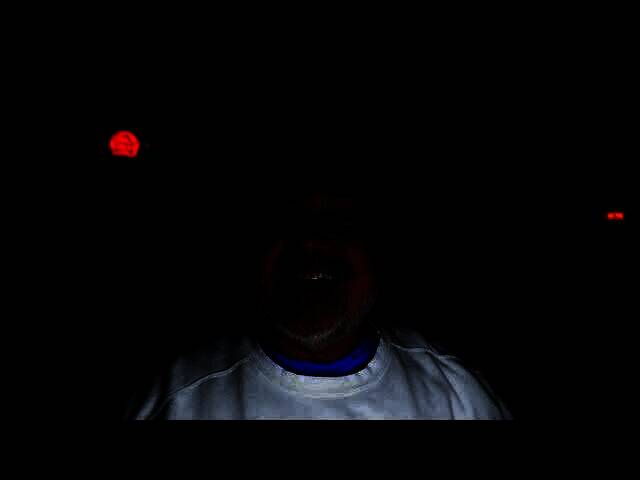 《无主之地》风格的游戏画面，色彩鲜明，角色持枪在废土环境中战斗