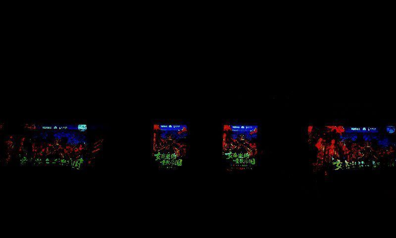 襄阳盛世唐城夜景全景，灯火辉煌，古建筑群被《帝国战纪》主题灯光装饰，营造出盛唐气象