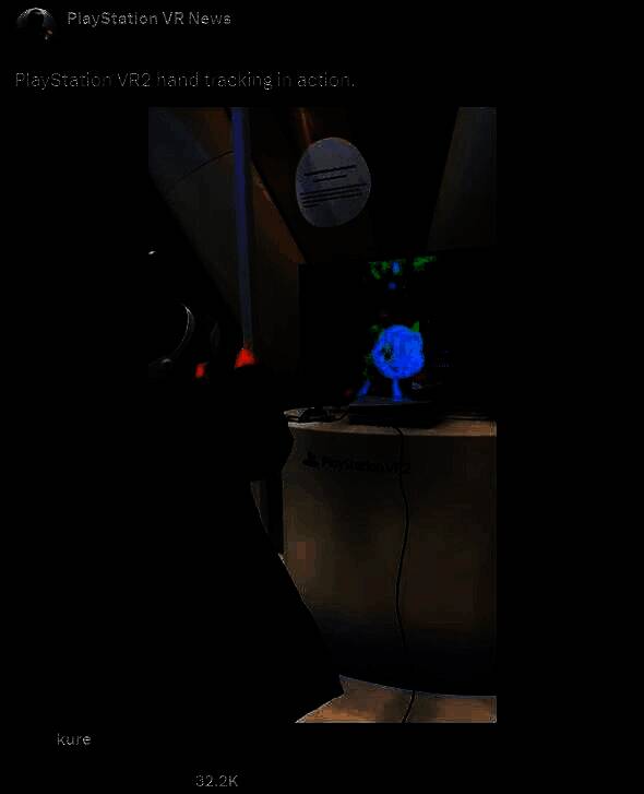 PS VR2头显特写，镜头对准前方传感器阵列，展示其用于手部追踪的视觉识别模块