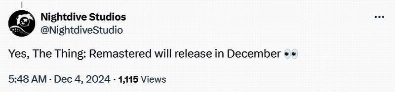 《怪形：重制版》游戏画面展示，昏暗场景中角色手持武器谨慎前行，周围弥漫着诡异雾气