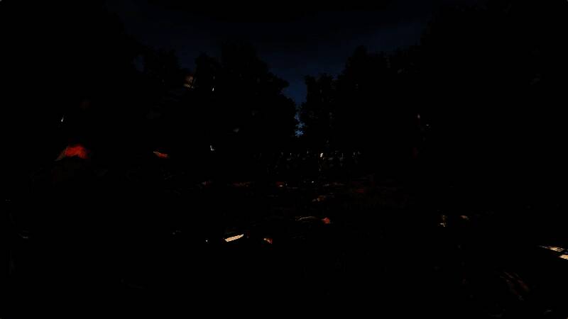 广角镜头下的大规模战场，骑兵冲锋与枪炮爆炸交织，烟尘弥漫