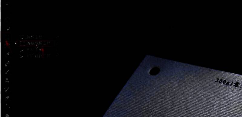 用户正在使用透视剪裁工具调整一张建筑照片的四个角点，画面显示线条对齐过程