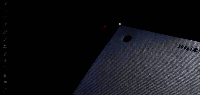 校正前后的对比图，左侧为倾斜的建筑原图，右侧为经过透视校正后的标准视角图像