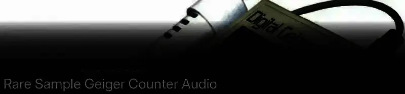 角色蹲下采集地面上的样本，手中设备发出类似辐射探测器的“咔嗒”声，环境阴暗充满科幻废土风