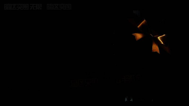 《暗区突围》游戏界面展示安全箱领取界面，界面清晰显示1*2安全箱及30天使用时长