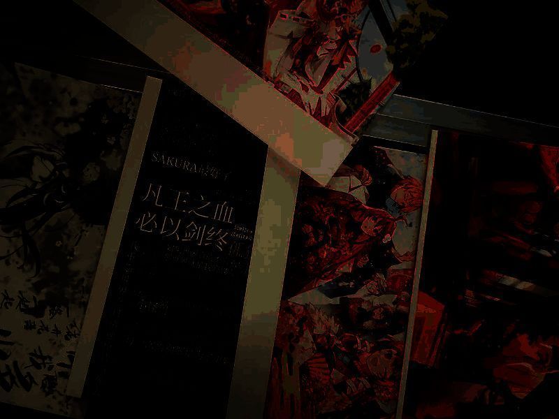 《龙族》小说封面与主角路明非的经典形象，展现青春幻想文学的独特气质