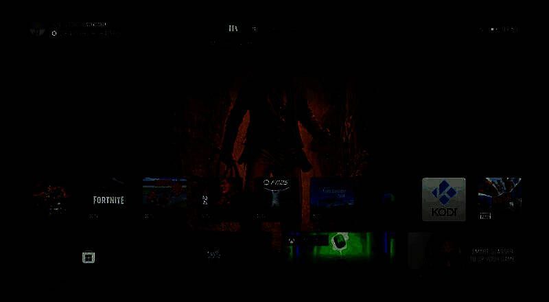 Xbox动态主题画面，印第安纳·琼斯站在潮湿的洞穴入口，雨水从岩壁缓缓滴落，光影昏暗神秘