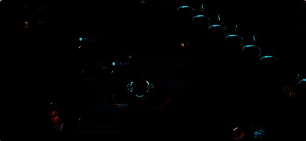 关羽正在攻击盾兵，夏侯渊与曹操紧随其后准备收割，战场局势逐渐稳定