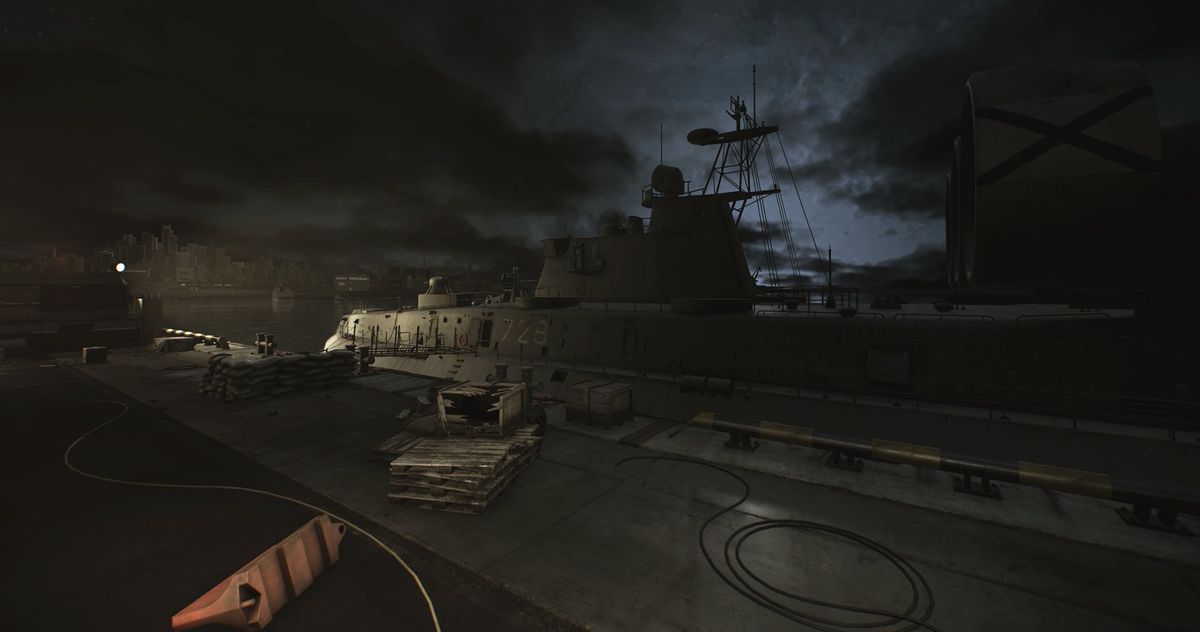 夜间模式下的码头场景，灯光昏暗，烟雾弥漫，战斗特效激烈，营造出高风险撤离氛围