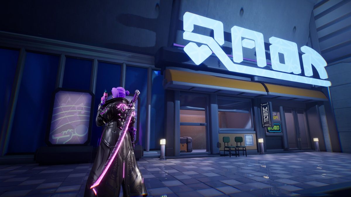 角色在量子通道中跃迁的瞬间，身体被数据流包裹，周围时空扭曲