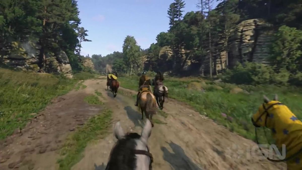 主角亨利与骑士进行剑术对练，动作流畅，盔甲细节逼真