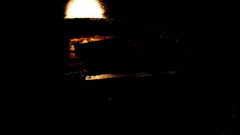 远景地图画面，展示西西里岛山地村落全貌，晨雾缭绕，教堂钟楼矗立，整体风格写实且富有历史感