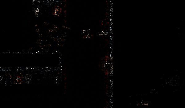 游戏内动画演示：角色佩戴红眼冠后触发复活特效，红光爆发，周围弹幕短暂停滞，角色重新站起