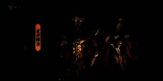 预约页面截图，黄金战甲与时装展示吸引眼球