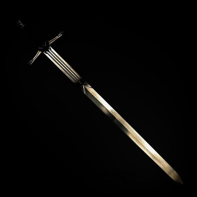 剑身特写镜头，清晰展现不锈钢材质的打磨质感与未开锋的刃口设计