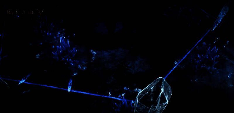 开发团队在科隆展接受采访的画面，背景屏幕显示BOSS战斗场景，气氛专业而热烈