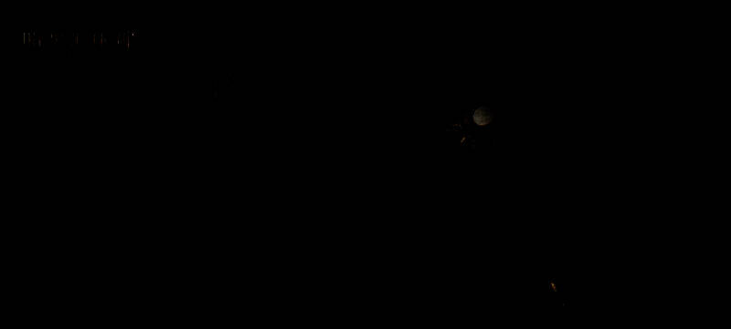 游戏活动界面截图，显示【微光初现】活动倒计时与奖励预览，包括钥石、宝石与装备