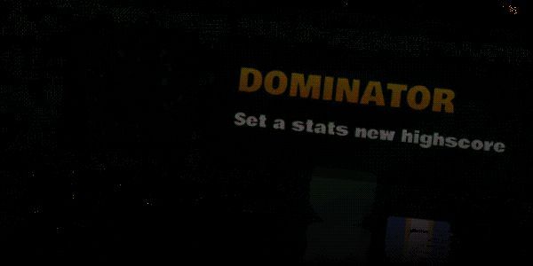 GIF展示多人对战实况，多辆坦克在地图中高速移动，技能特效频繁释放，场面混乱而有趣