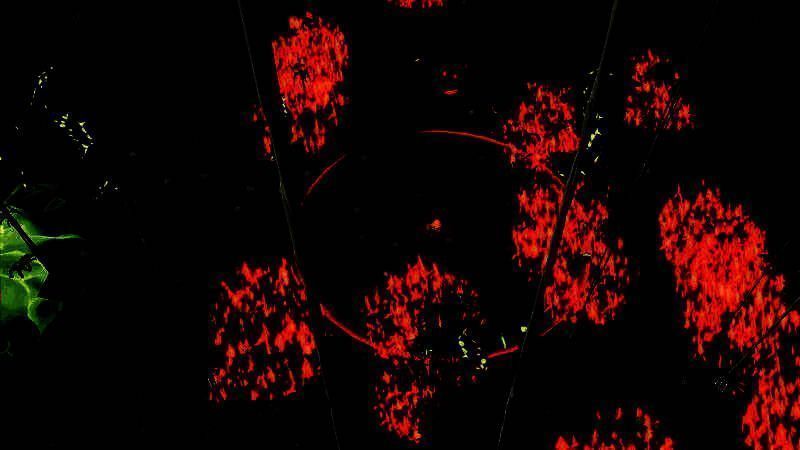Boss释放全屏攻击的瞬间，画面充满紫色闪电与符文冲击波，玩家角色处于跳跃闪避状态