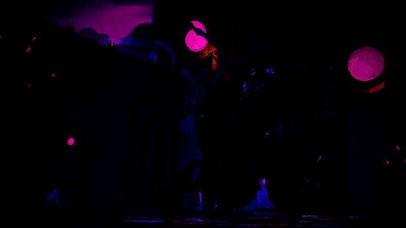 游戏内武器选择界面截图，展示多种武器图标及其技能特效预览