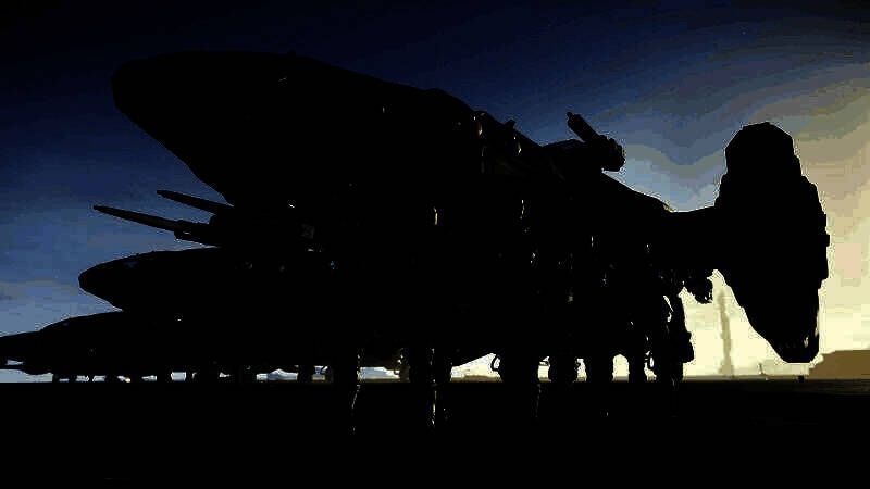 《星际公民》游戏画面展示飞船在星域中航行，背景为浩瀚宇宙与巨型空间站