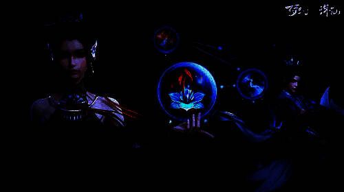 角色展示全身神装，装备表面浮现 glowing 文字词条，周围环绕着符文能量流