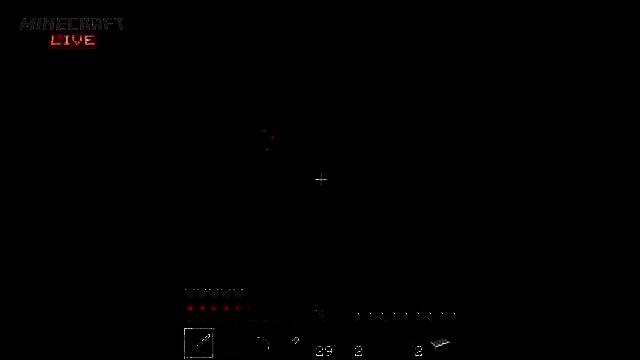 玩家在夜晚的丛林花园中持火把探索，周围植物发出蓝绿色光芒，气氛神秘