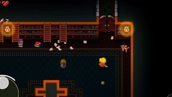 游戏内文字聊天与表情气泡界面展示，体现团队沟通功能