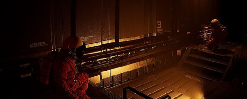 《Blood Moon Horror》游戏主视觉图，画面中一轮血红色月亮悬挂在荒废小镇上空，街道弥漫着浓雾，营造出极度压抑与恐怖的氛围