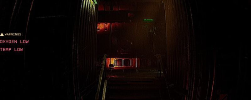 《Blood Moon Horror》游戏主视觉图，血红色的月亮悬挂在荒凉月球表面，废弃空间站轮廓阴森，充满压抑与神秘氛围