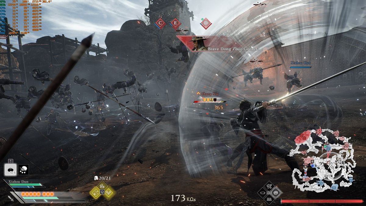 主角角色特写战斗画面，刀光剑影交错，动作流畅、打击感强烈