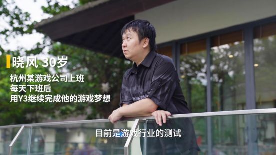 林颜与晓风线上协作的聊天记录截图，讨论地图机制与任务流程，充满专业术语与幽默互动