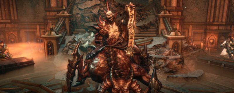 《战锤40K：黑暗异端》游戏主视觉图，展示身着重型动力装甲的审判官在废土城市中前行，背景是燃烧的天空与哥特式建筑