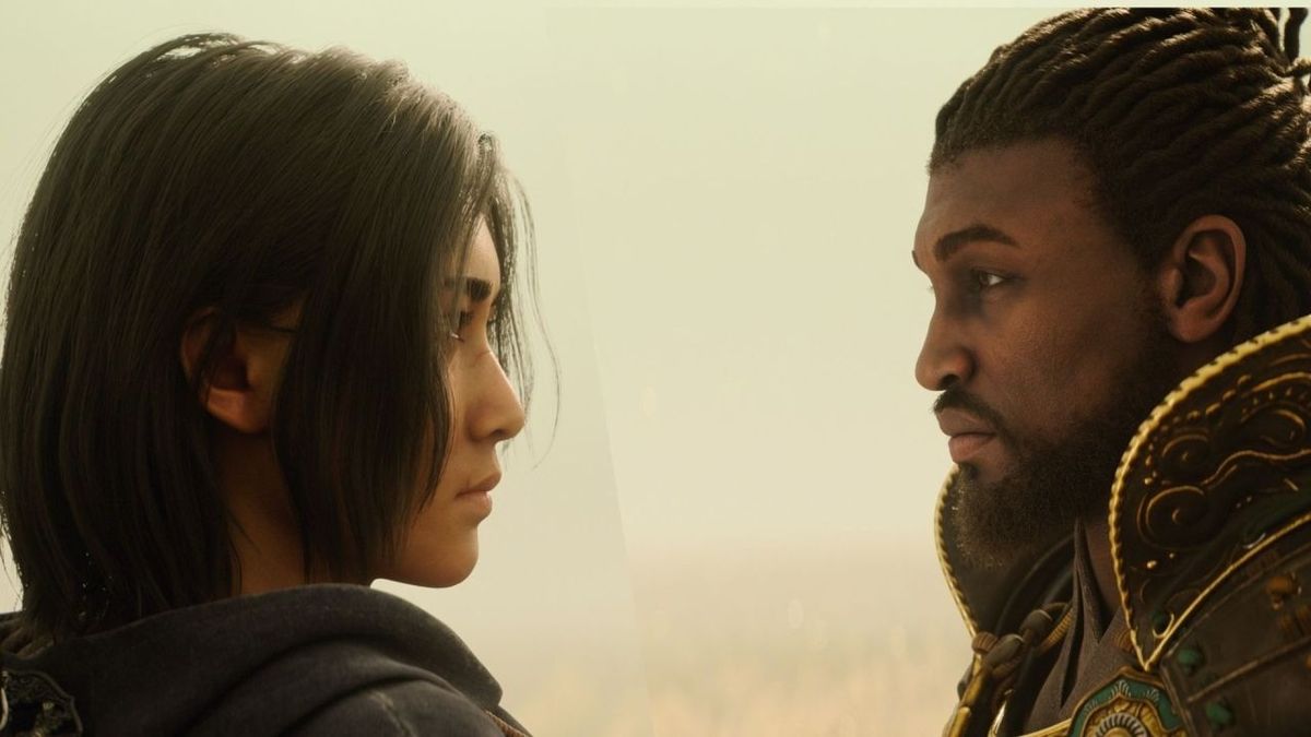 《刺客信条：影》游戏宣传画面，主角潜行于古代日本城池之中，夜色笼罩，氛围神秘