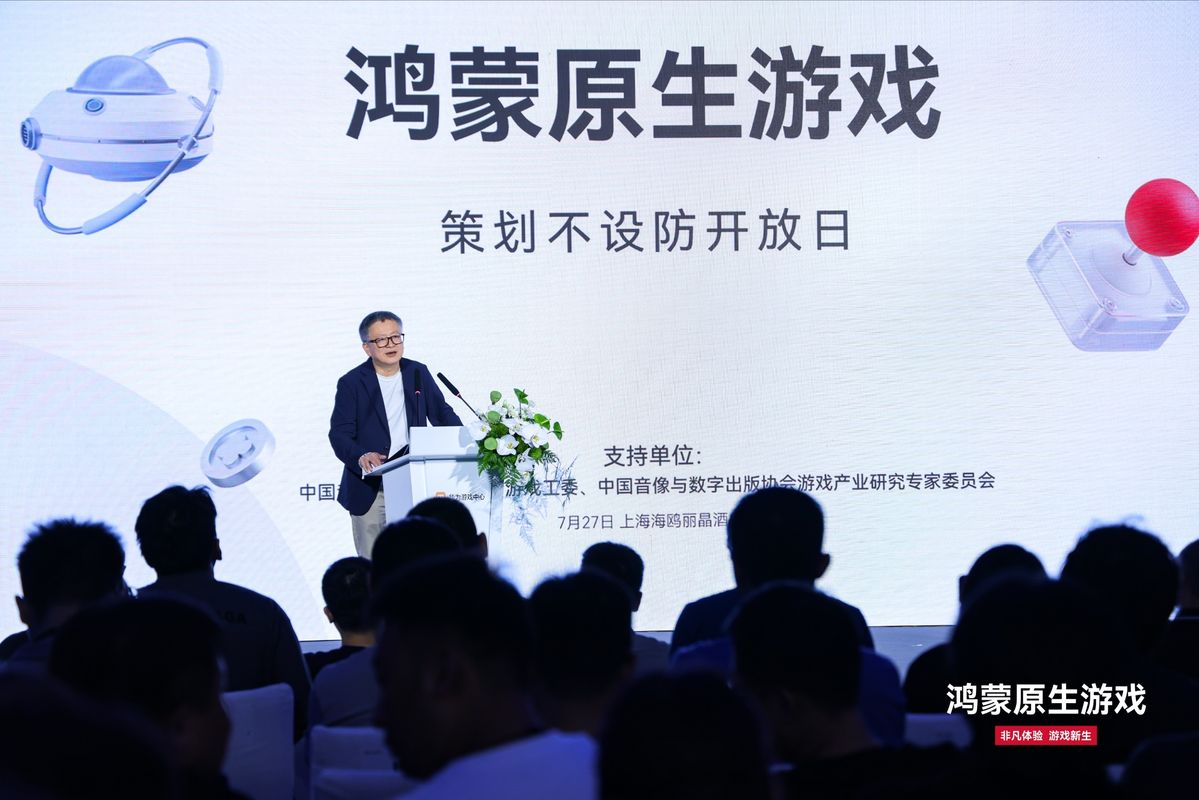 陈星汉与郭炜炜在沙龙舞台上对谈，台下观众认真聆听